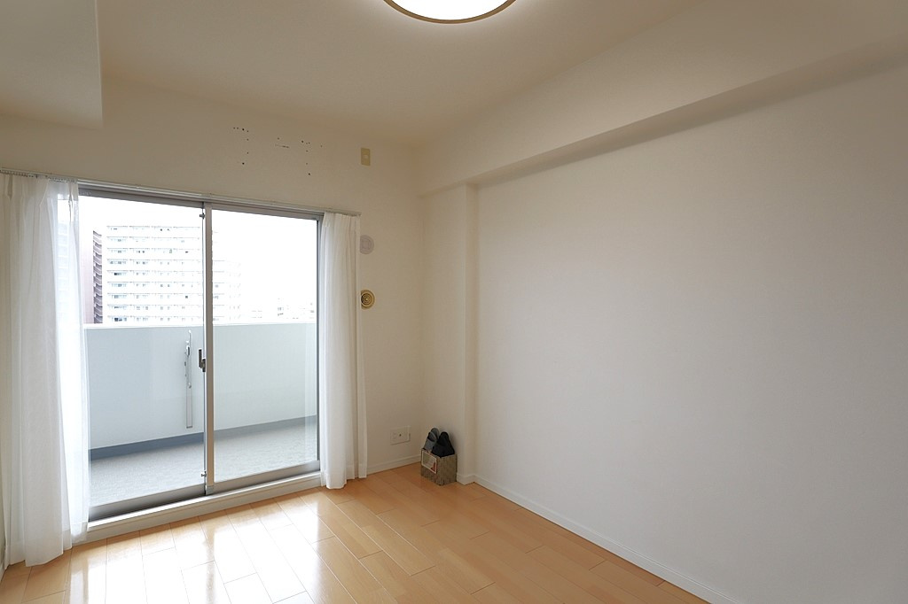 子供部屋…創造性や成長を促す遊びの空間を提供。学習や趣味に集中できる環境を整えます。個別のプライベートスペースは自己表現と自立心を育み、心地よい睡眠環境を整えリラックスできる場所を提供。