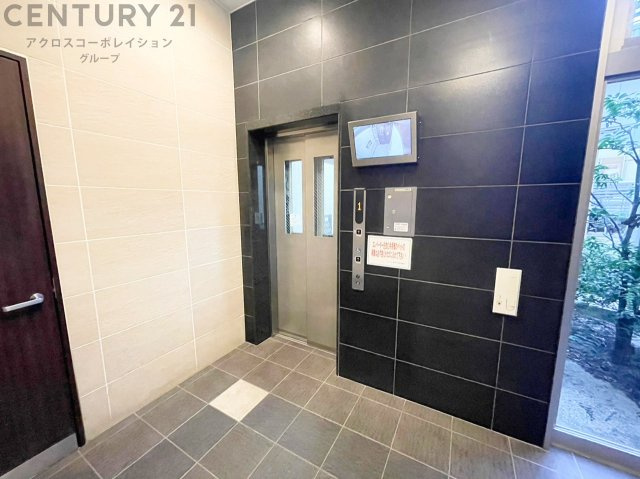 阪急伊丹線「阪急伊丹駅」へ徒歩4分以内、JR宝塚線「JR伊丹駅」へも徒歩8～10分でアクセスできます。
