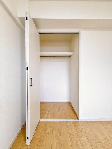 北東側洋室（約6帖）の収納