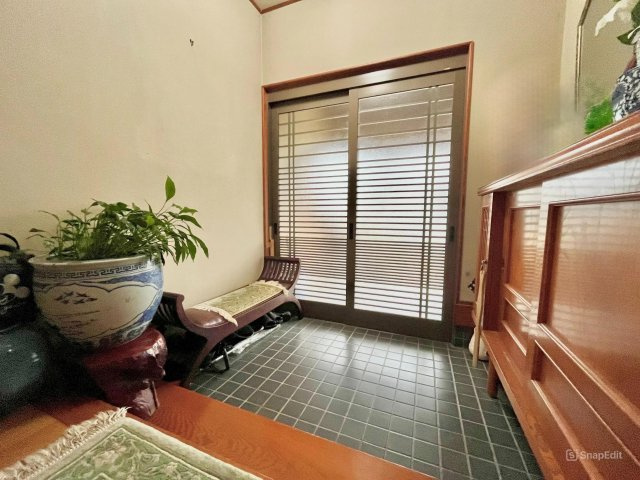 靴や小物を整理できる収納があるので、玄関が片付きやすいです。