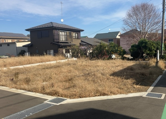 隣家の土地はどうなっているのか、生活利便施設が近くにあるのか、学校まで近いかなど、お客様のライフスタイルにあわせたイメージが重要です。また、近くにあると困る施設が近くにないかも確認するといいでしょう。