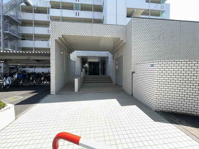 マンションの顔でもある、高級感漂うエントランス。　