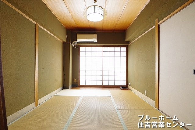 ■南向きで明るい室内　■約6帖のくつろぐ和室空間となっています。