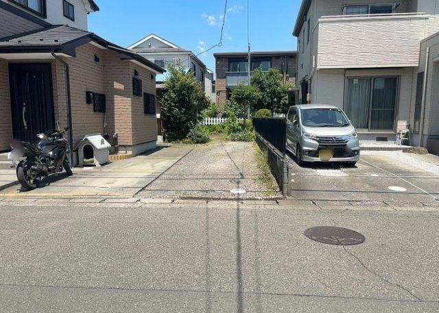 人が暮らすうえで日光は大切な要素となります。日当たりの良さは譲れないポイントですね。併せて近くに大きな建築物の建築予定がないか、あるいはそれが可能な土地が近くにないか事前に確認することもお勧めします。