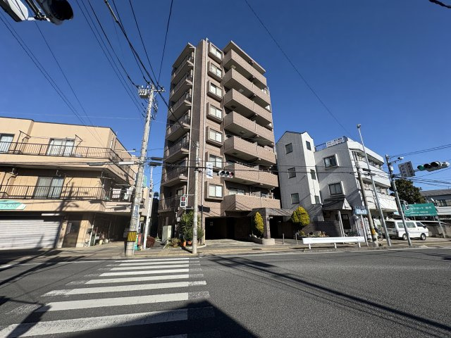 近隣には、飲食店・お買物施設等　商業施設多数で、生活便利な立地です♪