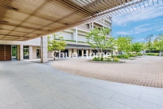 【エントランス】マンションのエントランスは、その物件の印象を決める、顔とも言える場所です。毎日通る場所ですからきれいなのが一番です。