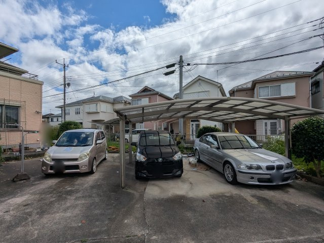最大で4台駐車できます（お車の大きさによります）