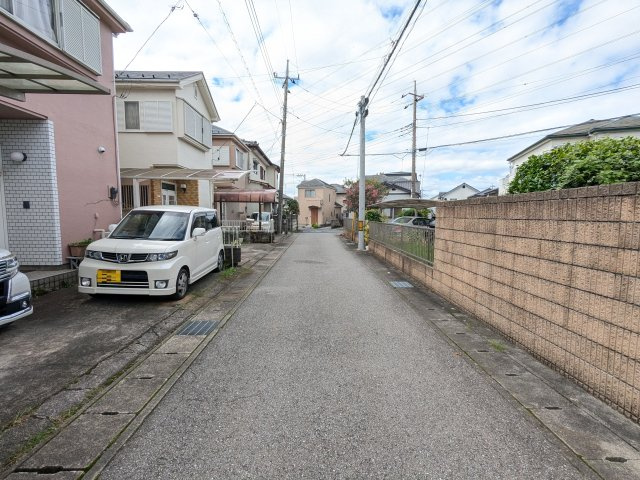 北西側の前面道路