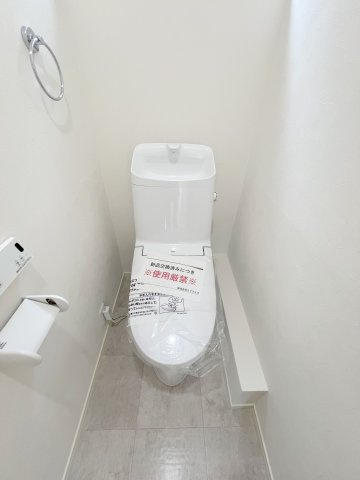 2階トイレには快適な温水洗浄便座付