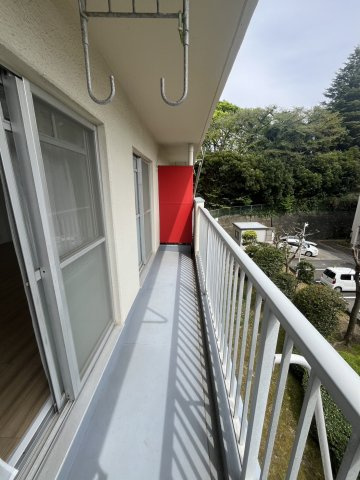 お洗濯物がよく乾きそうな南向きのバルコニーです♪