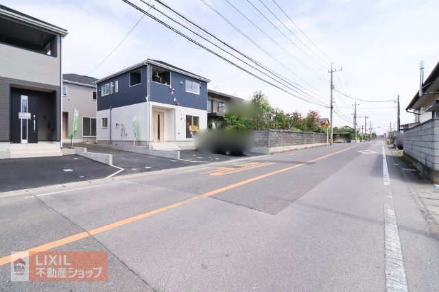 【前面道路】現地完成写真。道幅や駐車など、ご確認ください。