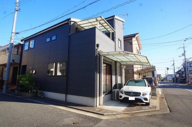 【2階建て♪H26年築☆2×4工法☆開発分譲地内、角地！モデルハウス仕様☆】