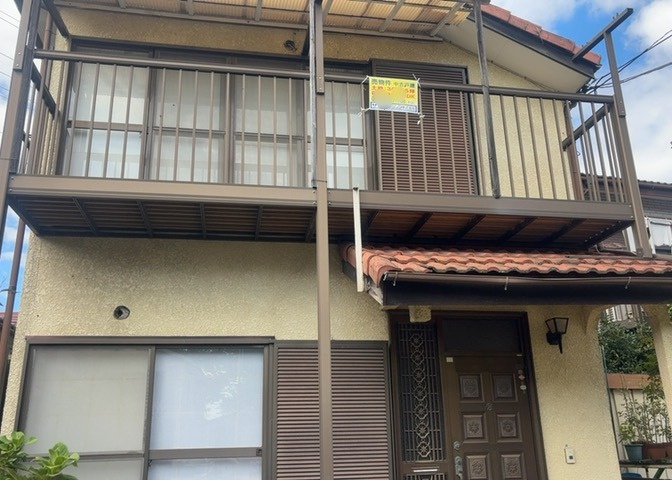 木造住宅とは土台、壁、柱など建築物の強度を支える構造体の材に木が使用されている構造を指します。構造体は建物の自重を支えるだけではなく風圧や水圧、積裁荷重などあらゆる衝撃に耐えるための基礎です。
