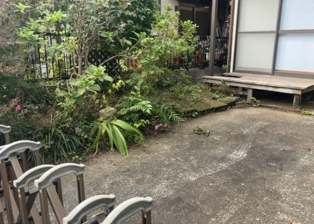 庭があることでガーデニングや家庭菜園はもちろん、こどもの遊び場やペットを放して遊ぶことができます。また、家の周囲に余裕があるということです。隣地との間があれば、十分な日当たりと、風通しが確保できます。