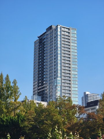 【外観】「靭公園」まで徒歩1分！OsakaMetro御堂筋線ほか「本町」駅まで徒歩1分！高い利便性◎