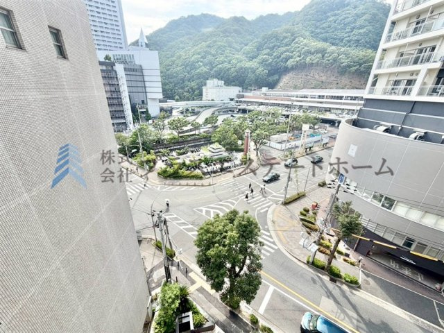 新神戸駅と神戸の山が見えます♪