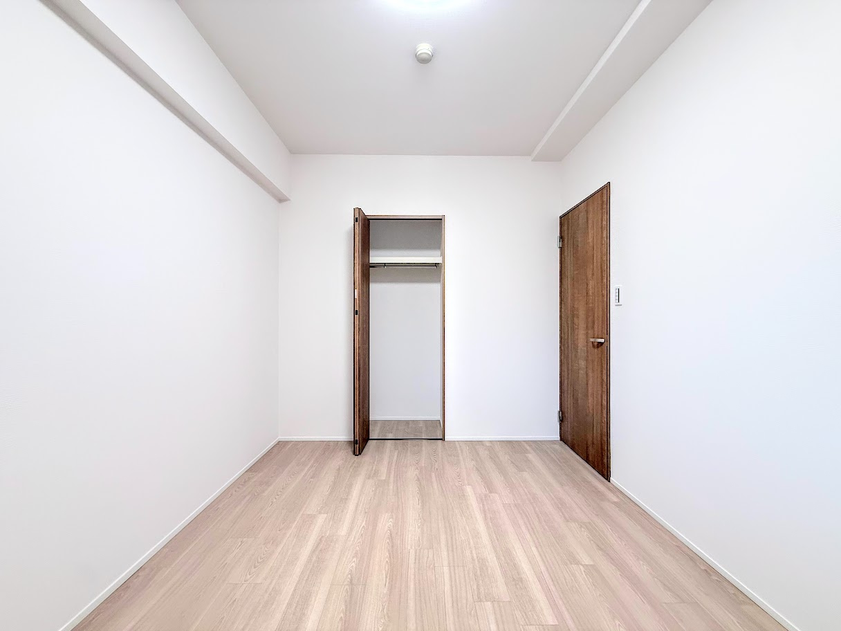 ◆気持ちの良い風が室内へ入り込む居室。家具を配置しても広々ご利用いただけます！！