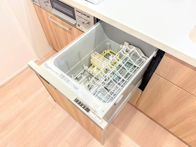 ◆食後の食器洗いは食洗機にお任せ！ご家族と団らんの時間を。家事の時短に効果大の食洗器付き。高温洗浄、節水効果もございます。