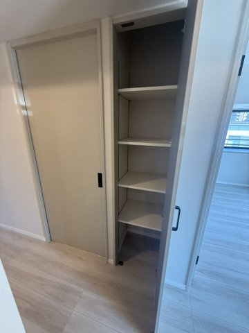 廊下収納つきです