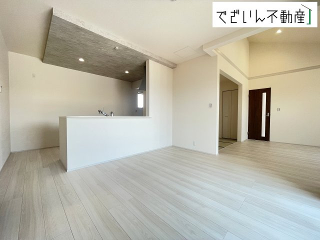 細部まで丁寧に仕上げられた内装が、日々の生活を豊かに彩ります。家族の思い出が増えていく場所に。　現地(2026年6月撮影)