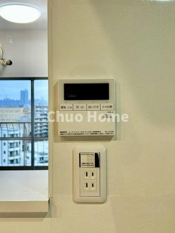 【給湯リモコン】外での一日を忘れさせてくれるオートバス機能でお好みの湯量・温度に調整された浴槽。