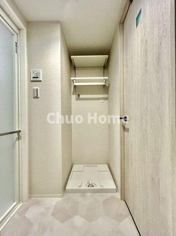 【ランドリースペース】担当者がスケールを持ち歩いておりますので、ご見学時には現在お使いの洗濯機などがきちんと収まるかなどもチェックして下さい。見学前に測っておくと非常に便利だと思います。