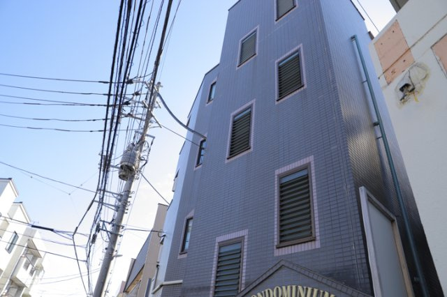 眺望の良さを楽しめるダイニングキッチンで家族団らんの時間を過ごしてはいかがでしょうか。バルコニーから見える景色を家族で眺める時間は、時間が経つのを忘れてしまいそうですね。是非、現地を見に行きましょう！