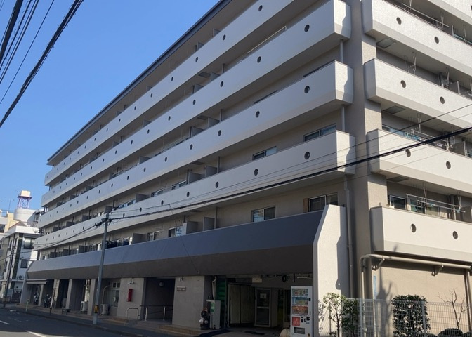 ＳＲＣ造は強度や耐震性の面でもRC造と比べて優れています。そのため、10階建以上の高層または超高層マンションなどの建築にも多く採用されています。柱や梁などのサイズが小さくても高い耐震性を確保できます。