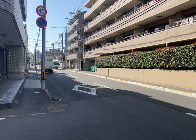 眺望を気にして物件を探す場合、前面に建物が建っていないか現地で確認しましょう！前面に建物があると景色はもちろん、日当たりや風通しにも影響が出てきます。住んだ時のことを想像しながら現地見学をしましょう。
