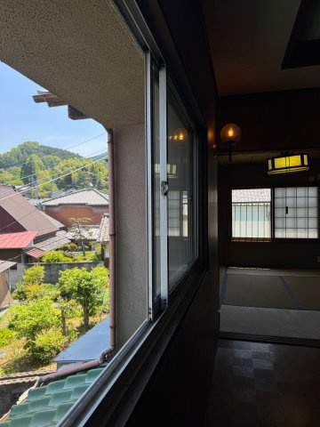窓から自然豊かな景色が見え癒されます(^^)/