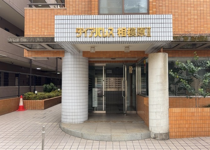マンションのエントランスには、もともと風よけや防犯の役割がありますが、マンションによって宅配ボックスなどの設備が備わっている所もあります。日々の生活をイメージしながら生活しやすさをチェックしましょう。