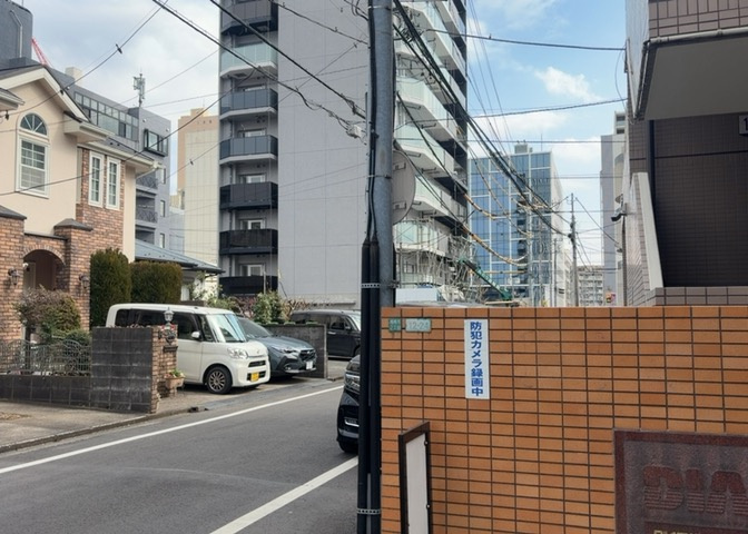 眺望を気にして物件を探す場合、前面に建物が建っていないか現地で確認しましょう！前面に建物があると景色はもちろん、日当たりや風通しにも影響が出てきます。住んだ時のことを想像しながら現地見学をしましょう。