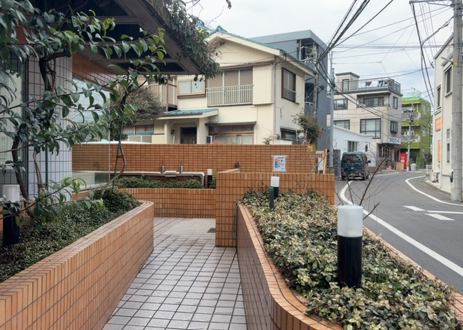 眺望の良さを楽しめるダイニングキッチンで家族団らんの時間を過ごしてはいかがでしょうか。バルコニーから見える景色を家族で眺める時間は、時間が経つのを忘れてしまいそうですね。是非、現地を見に行きましょう！