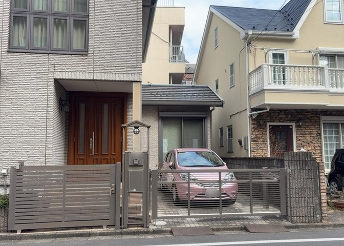 景色重視でお家選ぶをするとスーパーが遠い！学校が遠い！など生活をするうえで利便性で困ることもあります。まず一度現地を見学する際に、周辺の施設などがあるかを確認し、暮らし始めた後のことを想像しましょう。