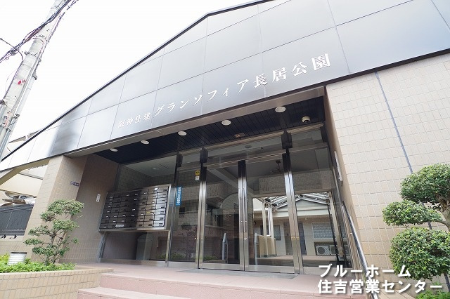 重厚感のあるエントランスです！