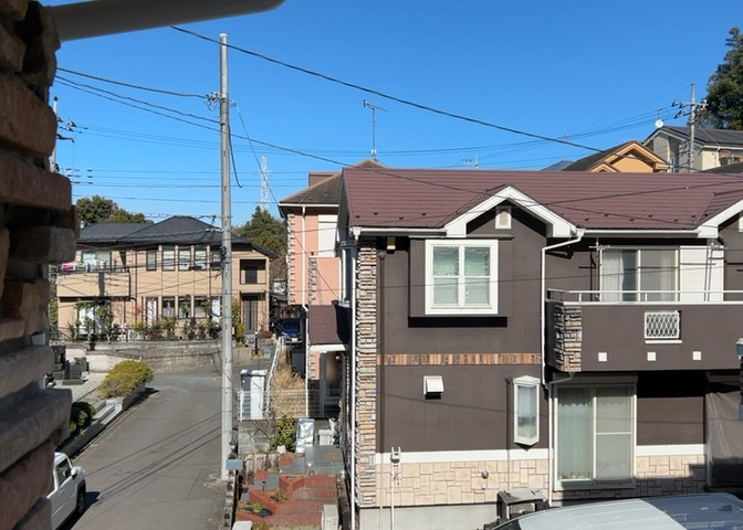 眺望を気にして物件を探す場合、前面に建物が建っていないか現地で確認しましょう！前面に建物があると景色はもちろん、日当たりや風通しにも影響が出てきます。住んだ時のことを想像しながら現地見学をしましょう。