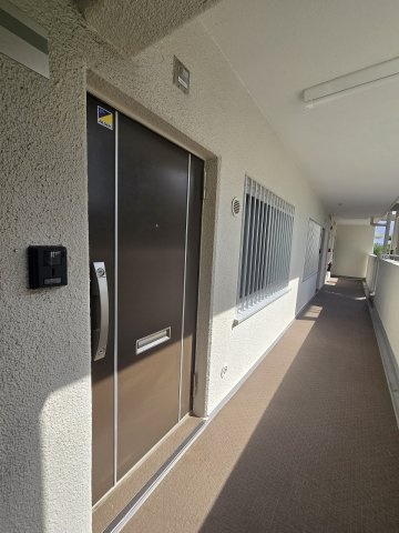 防犯面にも配慮したダブルロック玄関ドア