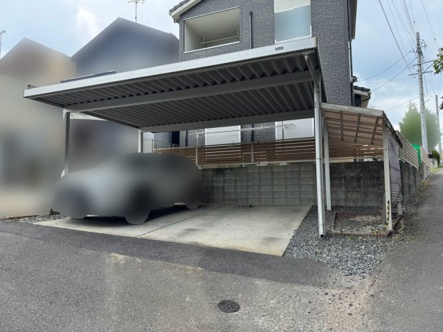 駐車3台以上可能（車種による）の敷地を備えています。