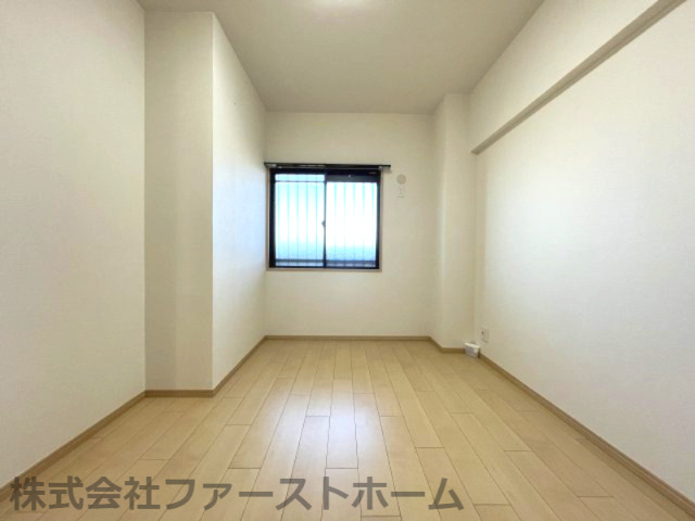 床、壁、建具までリフォーム済です