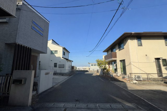 前面道路含む現地写真です