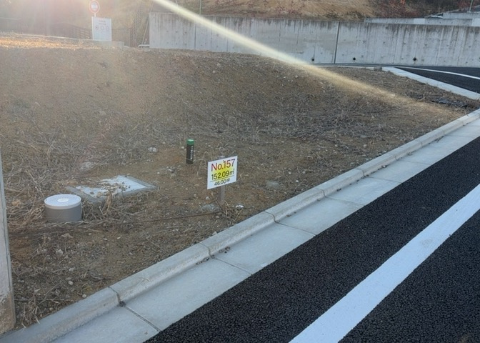 物件の詳細については、現地を見てわかること以外に、役所や法務局などで調べないとわからないことがあります。そのため、現地に行く場合は、もしこの物件を買ったらどのような生活ができるかをイメージしましょう。