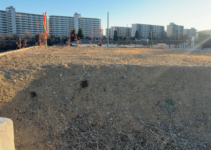 隣家の土地はどうなっているのか、生活利便施設が近くにあるのか、学校まで近いかなど、お客様のライフスタイルにあわせたイメージが重要です。また、近くにあると困る施設が近くにないかも確認するといいでしょう。