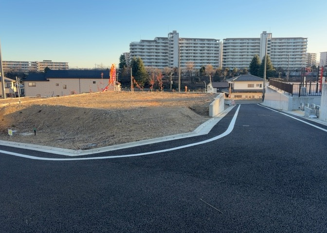 人が暮らすうえで日光は大切な要素となります。日当たりの良さは譲れないポイントですね。併せて近くに大きな建築物の建築予定がないか、あるいはそれが可能な土地が近くにないか事前に確認することもお勧めします。