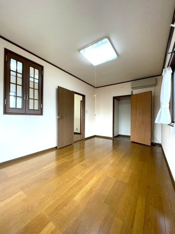 2階には洋室あります♪クローゼット付き♪