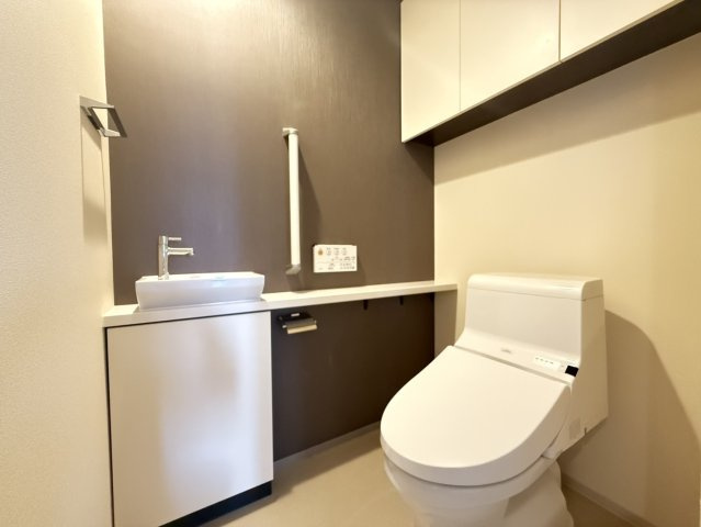【トイレ】ゆったりとした空間のトイレです