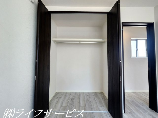 3階西側洋室6帖/クローゼット有