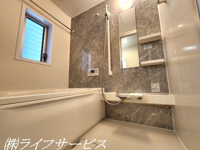 浴室窓有／自動お湯はり、追い焚き機能付！