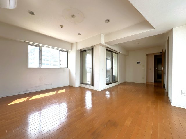 約17.9帖あるLDKになります。陽当たりが良く、明るい空間になります。