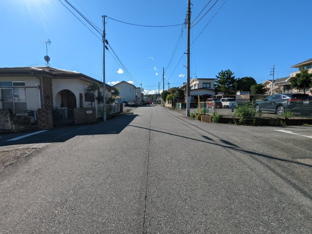 南側の前面道路、幅員は7.2メートルです
