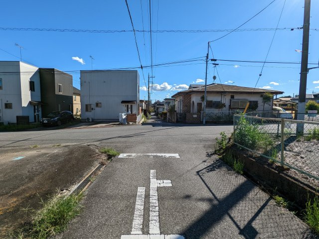 西側の前面道路
